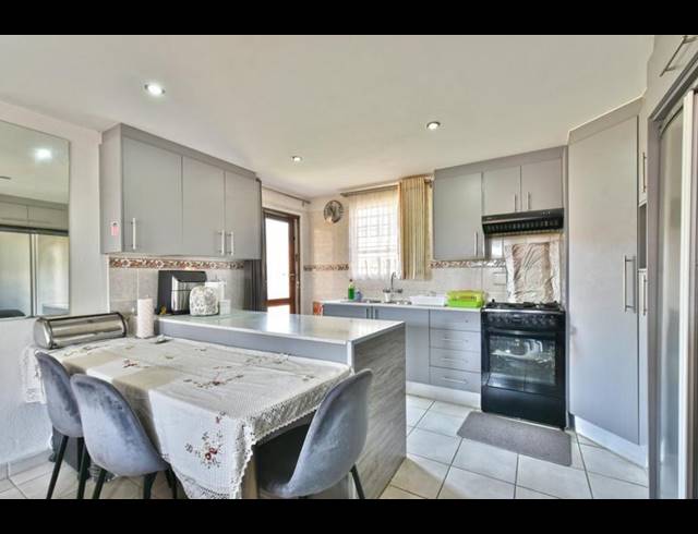 2 BEDROOM HOUSE FOR SALE IN RADIOKOP